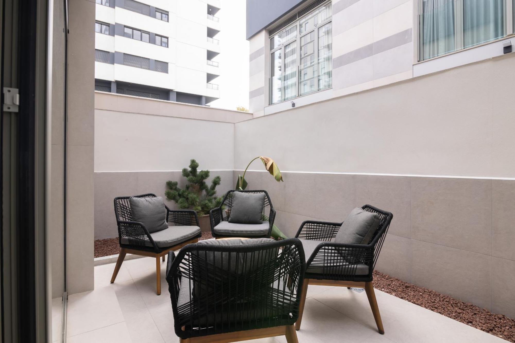 Dorm4You Arena Terraza 04 Valencia Luaran gambar